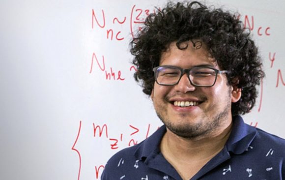 Exalumno fue elegido docente de Harvard University